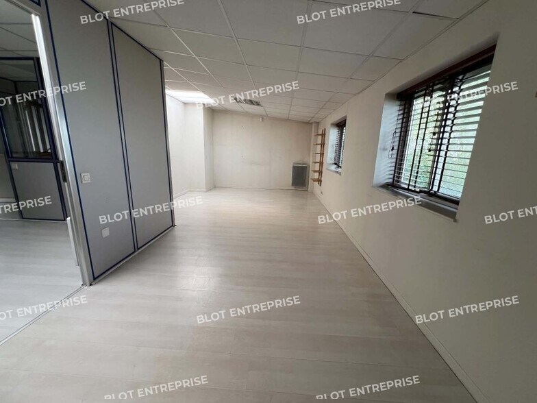 Local d'activités dans Noyal-Châtillon-sur-Seiche à vendre - Photo intérieure – Image 3 sur 8