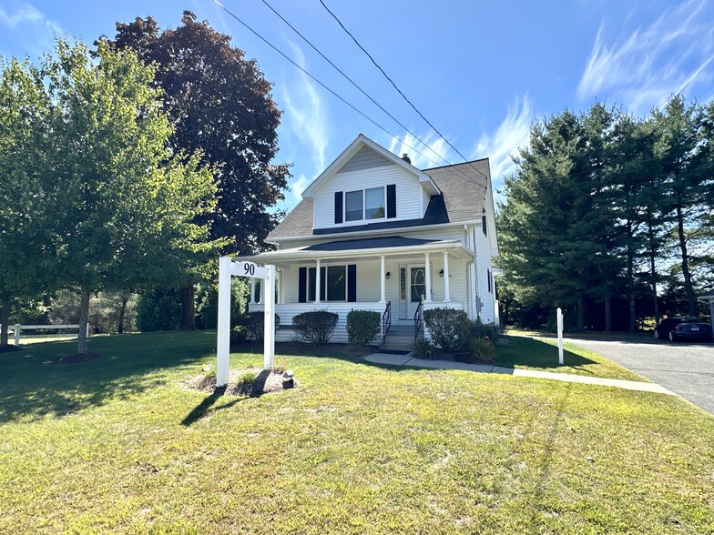 90 S Main St, East Windsor, CT à louer - Photo de l’immeuble – Image 1 sur 17