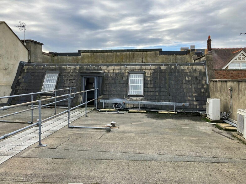 121-123 High St, Slough à vendre - Photo de l’immeuble – Image 3 sur 8