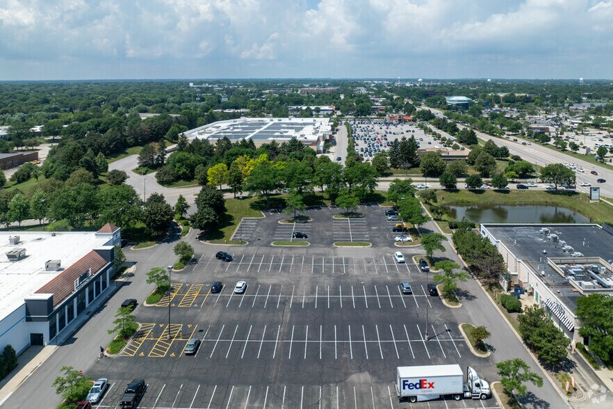 N Fairway Dr, Vernon Hills, IL à louer - Photo principale – Image 1 sur 4