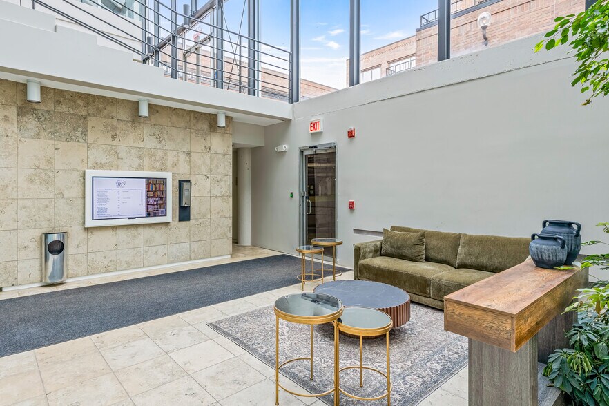 1770 First St, Highland Park, IL à louer - Hall d’entrée – Image 2 sur 12