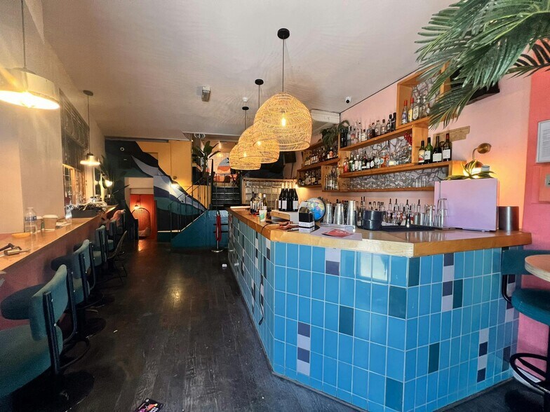 48 Chalk Farm Rd, Londres à louer - Photo de l’immeuble – Image 2 sur 9