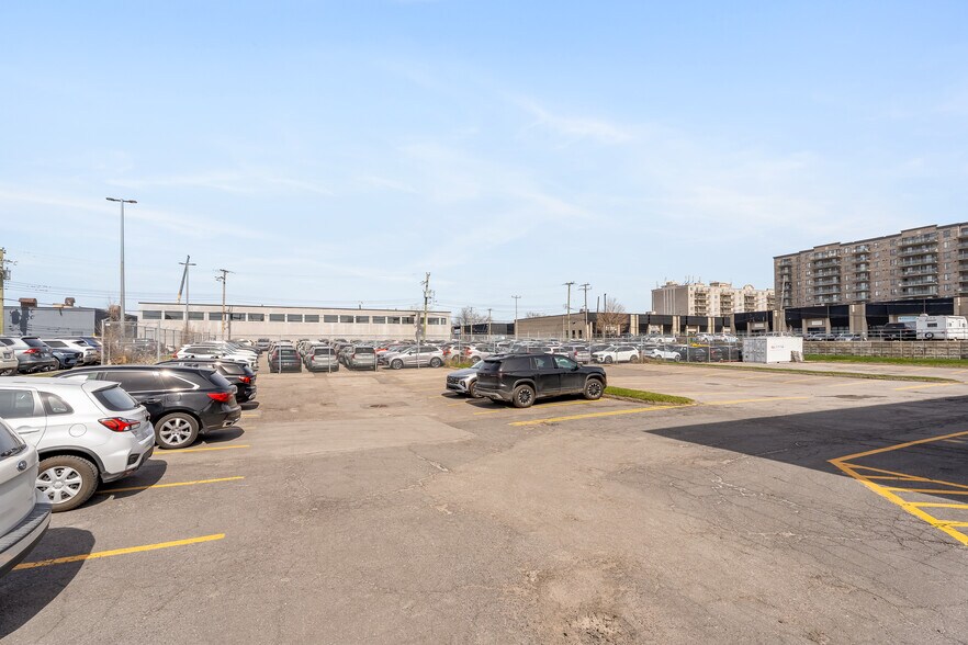 4505 Boul Métropolitain E, Montréal, QC à vendre - Photo de l’immeuble – Image 2 sur 29