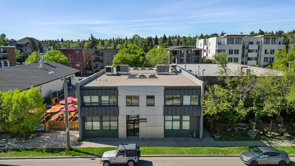 1909 10th Ave SW, Calgary, AB à vendre - Photo de l’immeuble – Image 2 sur 25