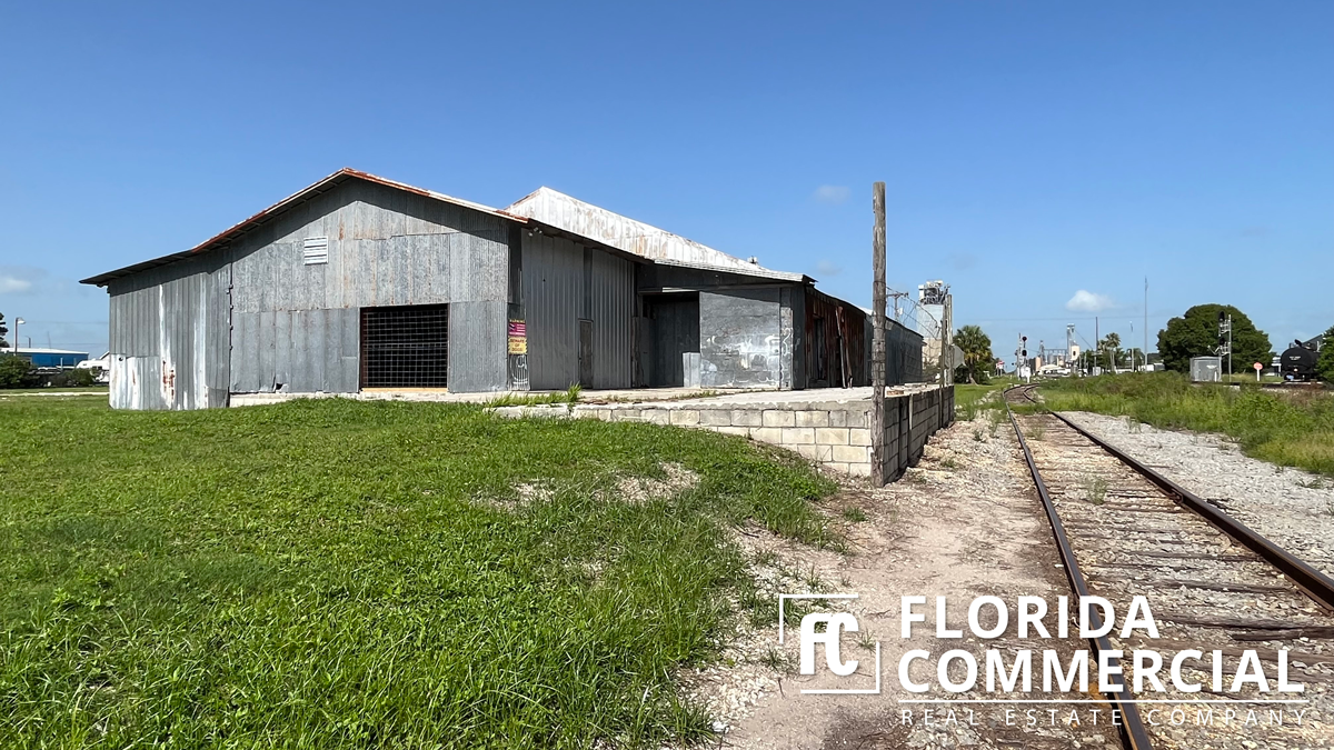 710 NE 2nd Ave, Okeechobee, FL à vendre Photo de l’immeuble– Image 1 sur 25