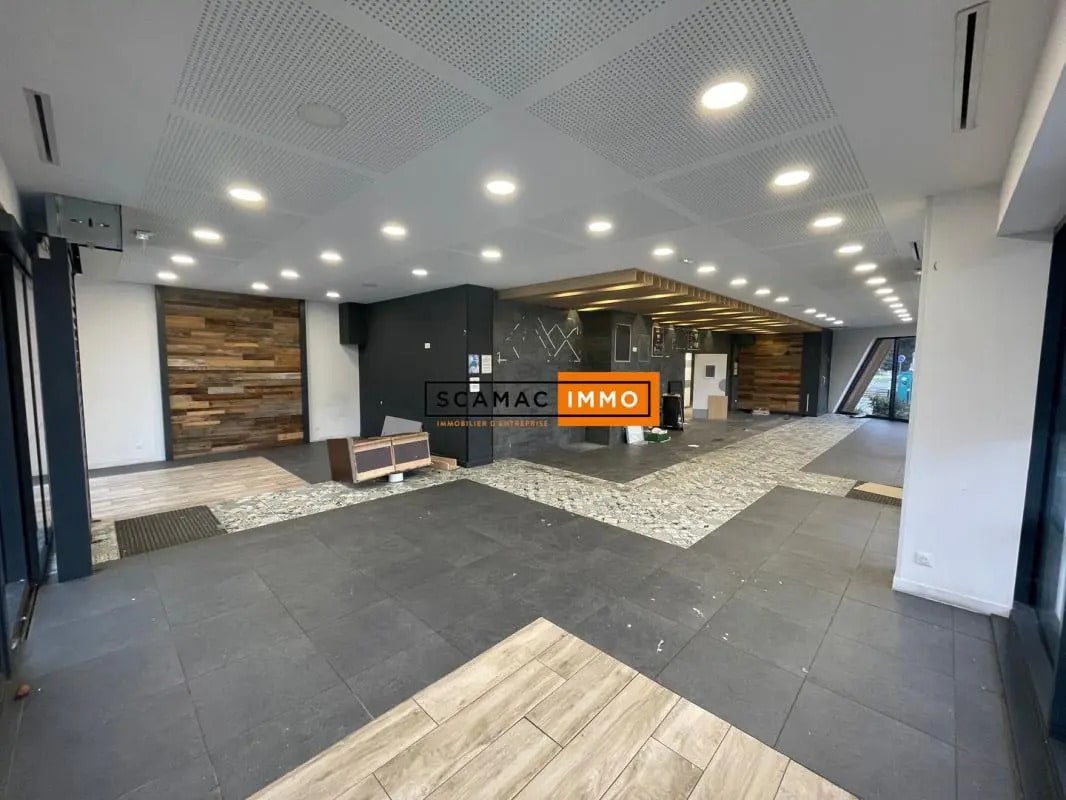 Local commercial dans La Valette-du-Var à louer Photo intérieure– Image 1 sur 10