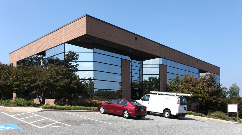 3859 Battleground Ave, Greensboro, NC à louer - Photo de l’immeuble – Image 2 sur 9