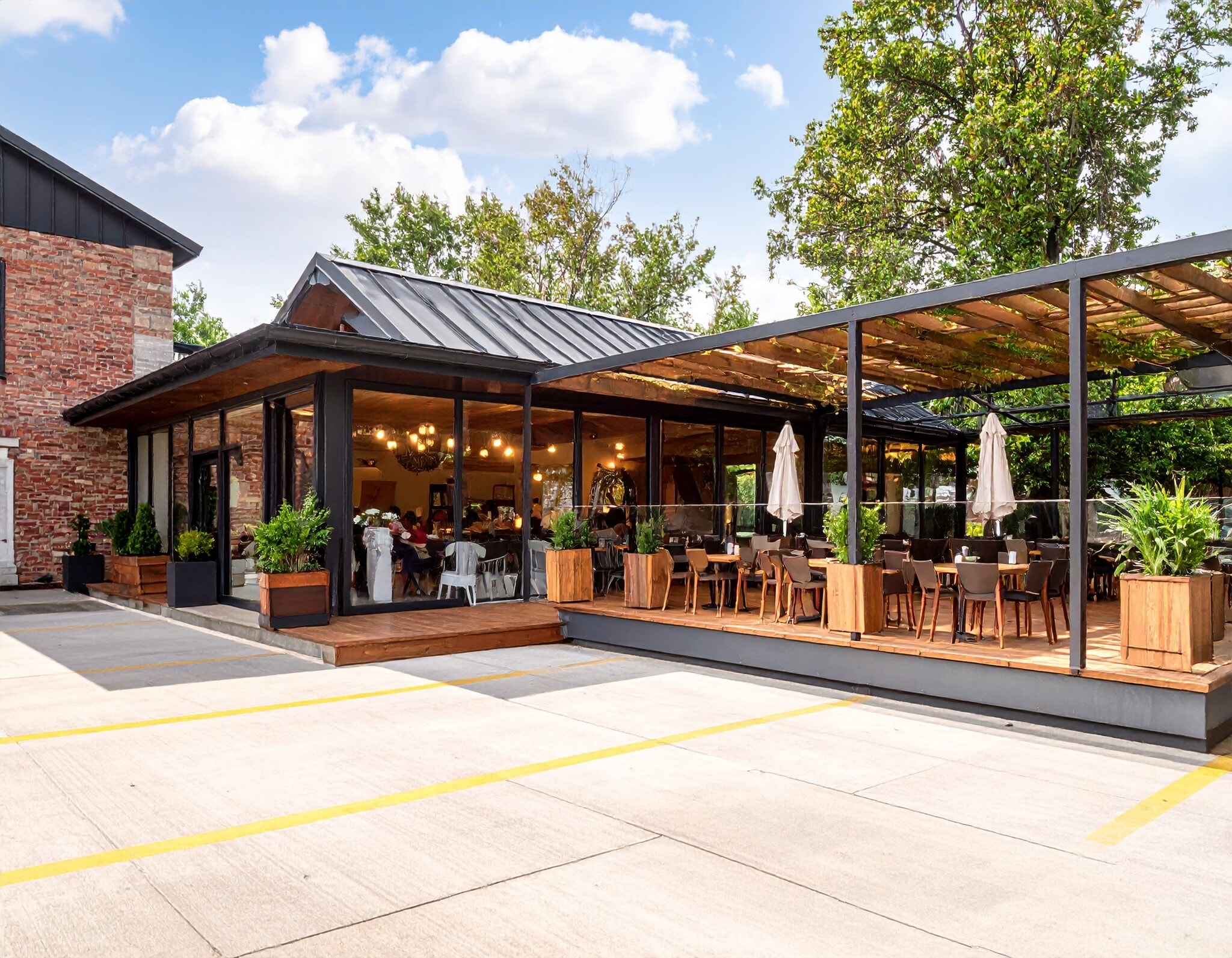 1450 Av Victoria, Longueuil, QC à louer Photo de l’immeuble– Image 1 sur 8