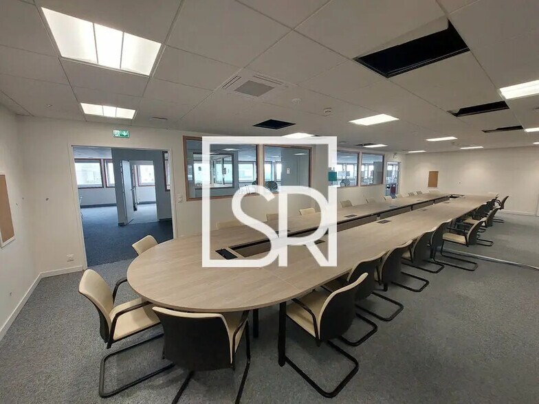 Bureau dans Clermont-Ferrand à louer - Photo de l’immeuble – Image 3 sur 12