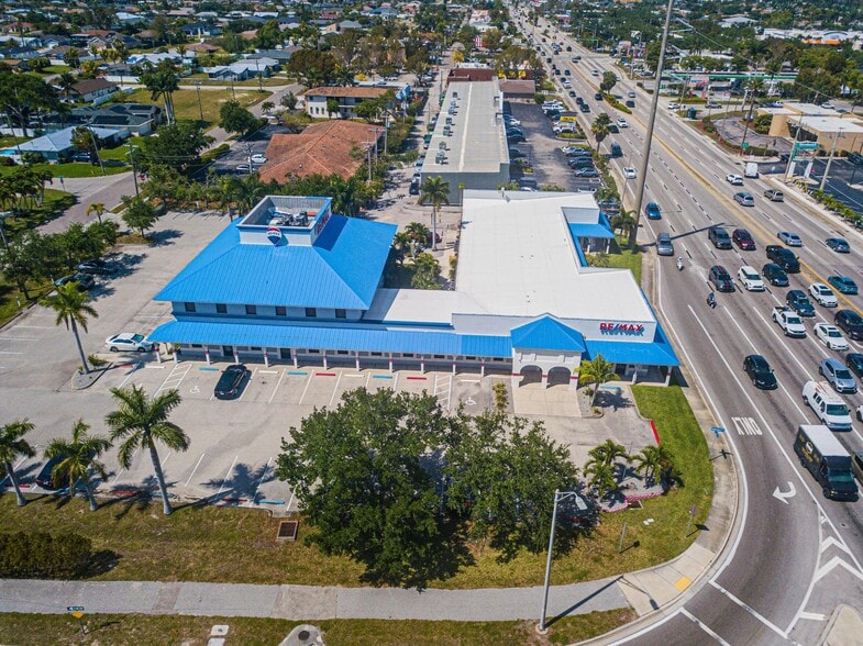2326 Del Prado Blvd, Cape Coral, FL à louer - Photo de l’immeuble – Image 1 sur 15