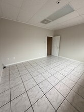 127 Tampa Ave E, Venice, FL à louer Photo intérieure– Image 1 sur 3