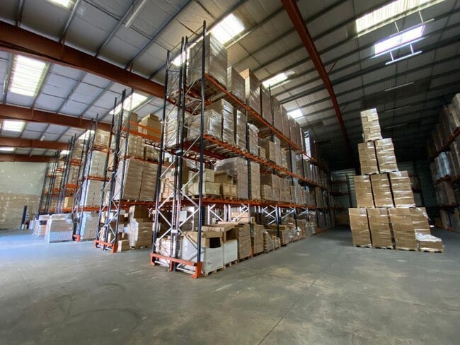 Plus de détails pour Bureau, Industriel/Logistique à louer