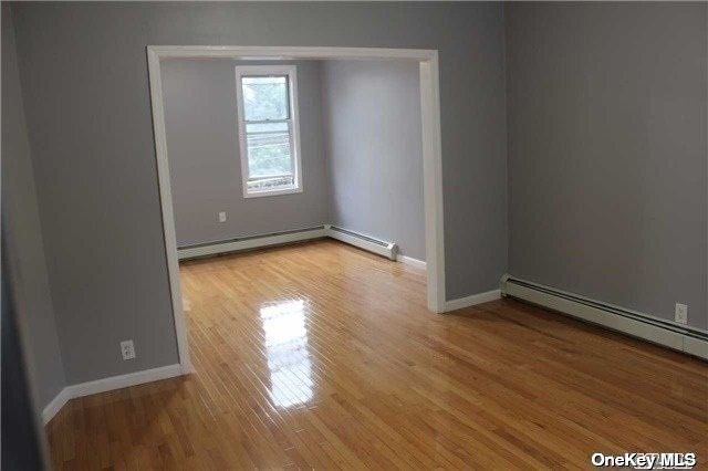 6154 55th Dr, Maspeth, NY à vendre - Photo intérieure – Image 2 sur 7