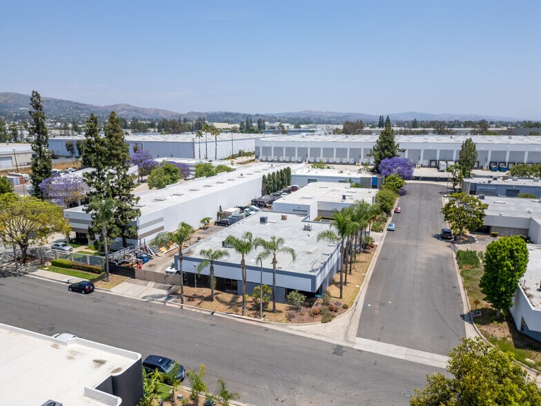 1391 Titan Way, Brea, CA à vendre - Photo de l’immeuble – Image 2 sur 33