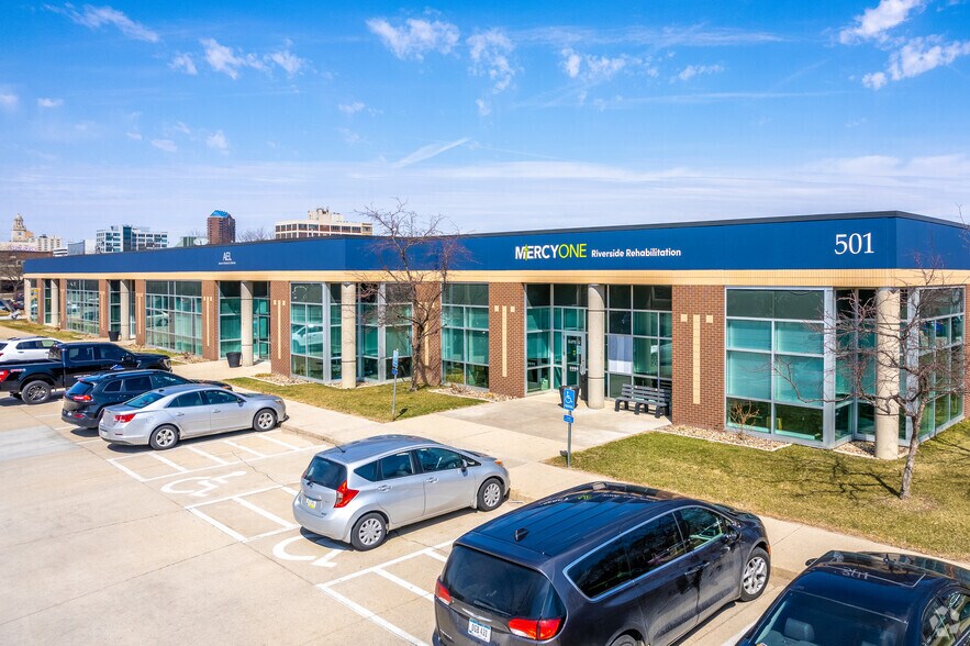 501 SW 7th St, Des Moines, IA à vendre - Photo de l’immeuble – Image 2 sur 8