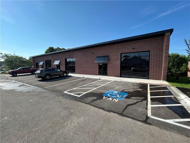 2199 Main Dr, Fayetteville, AR à louer - Photo principale – Image 1 sur 8