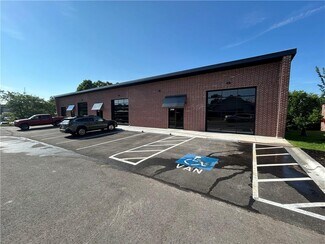 Plus de détails pour 2199 Main Dr, Fayetteville, AR - Local d'activités à louer