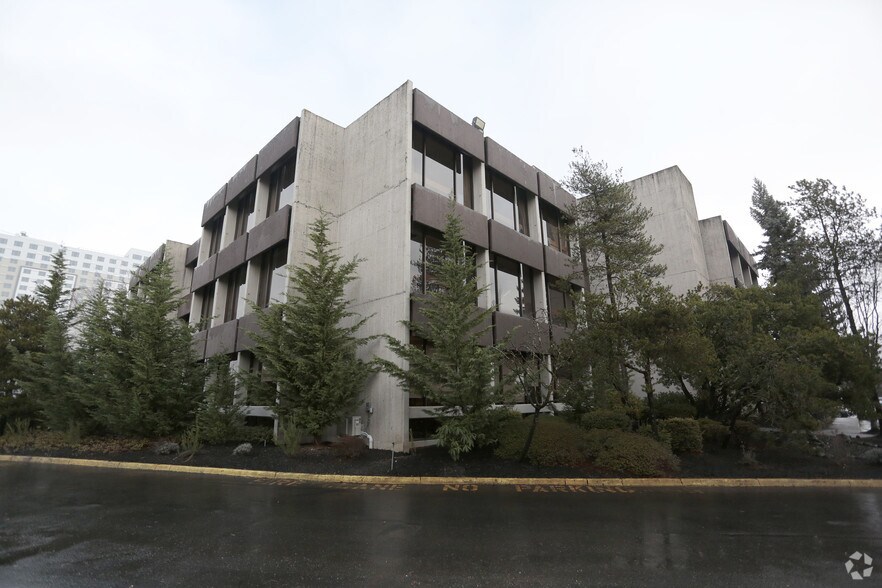 411 Strander Blvd, Tukwila, WA à louer - Photo de l’immeuble – Image 2 sur 3