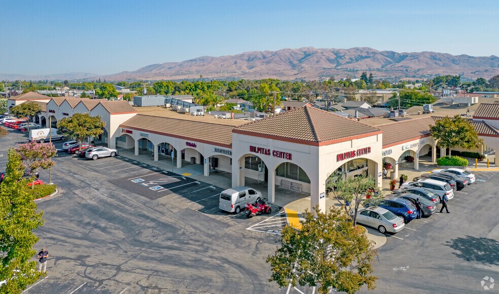 301 W Calaveras Blvd, Milpitas, CA à louer - Photo de l’immeuble – Image 3 sur 28