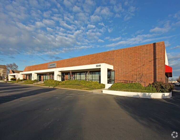 3041 65th St, Sacramento, CA à louer - Photo de l’immeuble – Image 3 sur 5