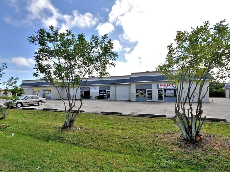 1532 SE Village Green Dr, Port Saint Lucie, FL à louer - Photo de l’immeuble – Image 3 sur 19