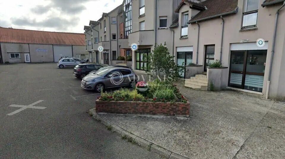 Local commercial dans Voisins-le-Bretonneux à louer Photo de l’immeuble– Image 1 sur 2