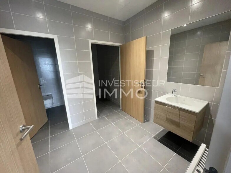 Local d’activités dans Saint-Étienne-de-Saint-Geoirs à louer - Photo intérieure – Image 3 sur 4