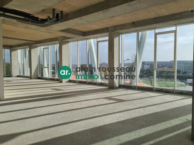 Plus de détails pour Bureau à vendre