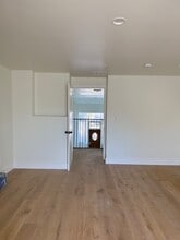 245-251 S Robertson Blvd, Beverly Hills, CA à louer Photo de l’immeuble– Image 2 sur 11