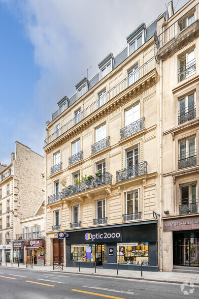 51 Rue D'Amsterdam, Paris à louer - Photo de l’immeuble – Image 2 sur 2