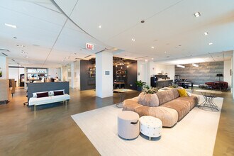 325 N Wells St, Chicago, IL à louer Photo intérieure– Image 1 sur 6