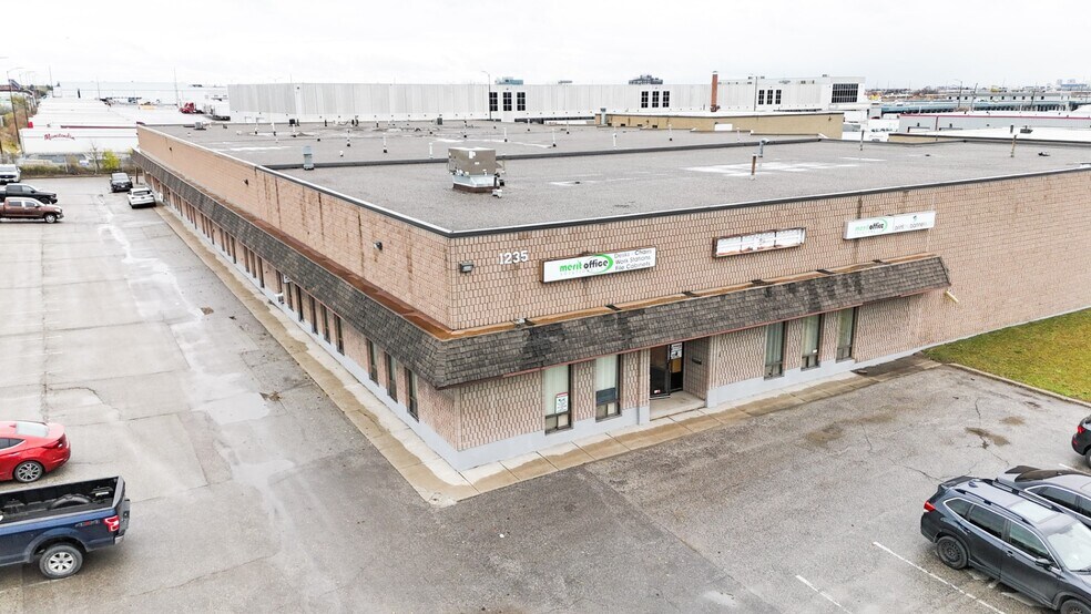 1235 Shawson Dr, Mississauga, ON à louer - Photo de l’immeuble – Image 3 sur 11
