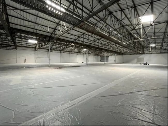 Plus de détails pour Bureau, Industriel/Logistique à louer