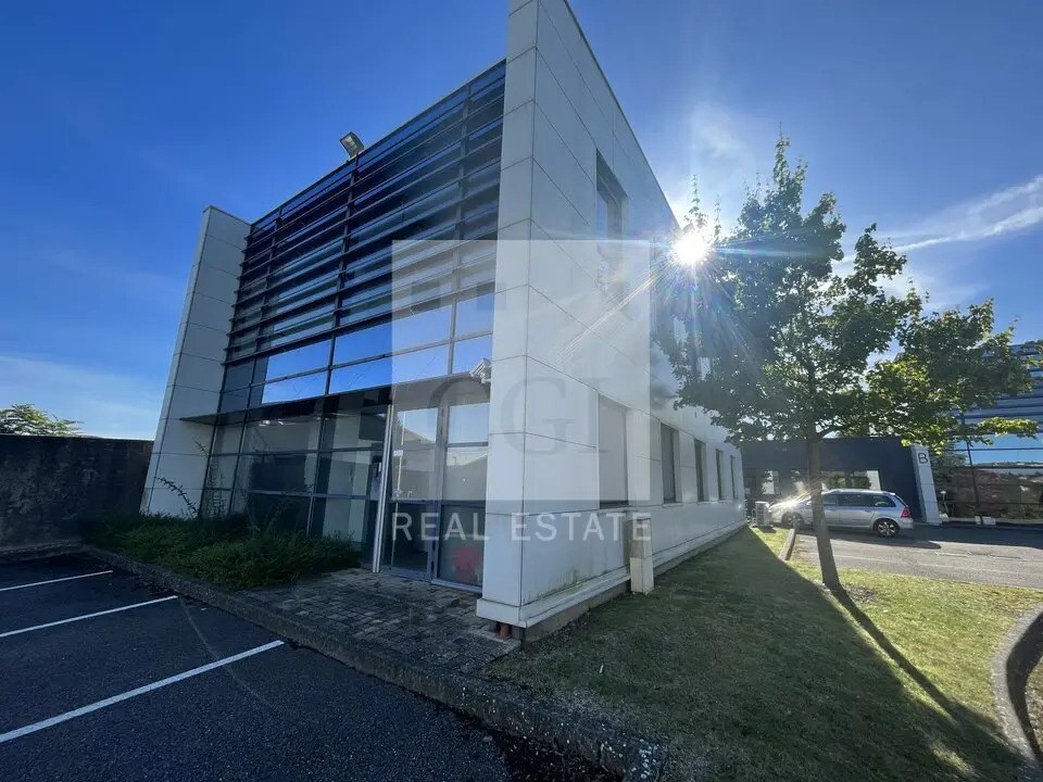 Bureau dans Champagne-au-Mont-d'Or à louer Photo de l’immeuble– Image 1 sur 9