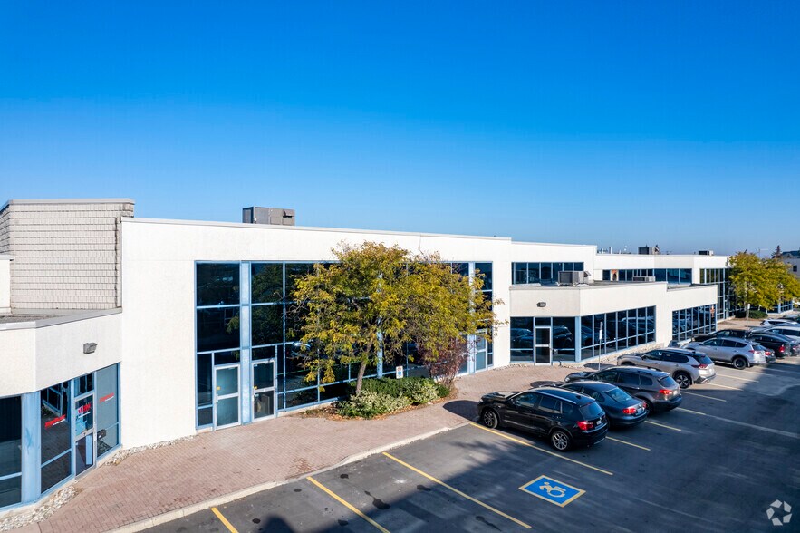 2150 Winston Park Dr, Oakville, ON à louer - Photo de l’immeuble – Image 2 sur 5