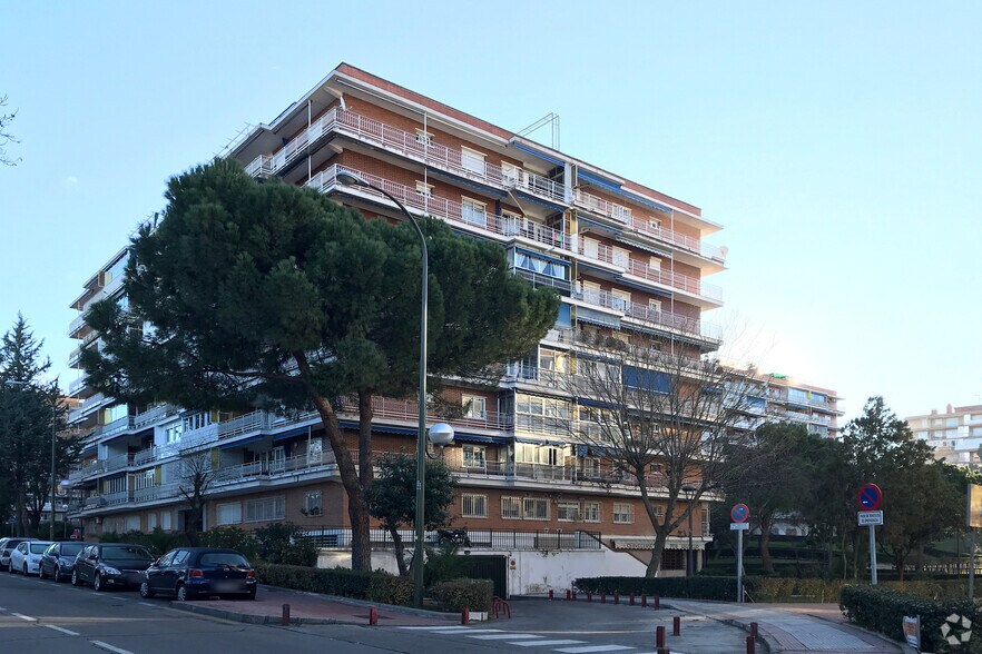 Immeuble residentiel dans Móstoles, Madrid à vendre - Photo de l’immeuble – Image 2 sur 3