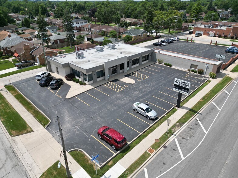 10439 W Cermak Rd, Westchester, IL à vendre - Photo de l’immeuble – Image 2 sur 22
