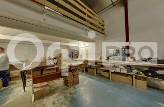 Plus de détails pour Local d'activités à louer