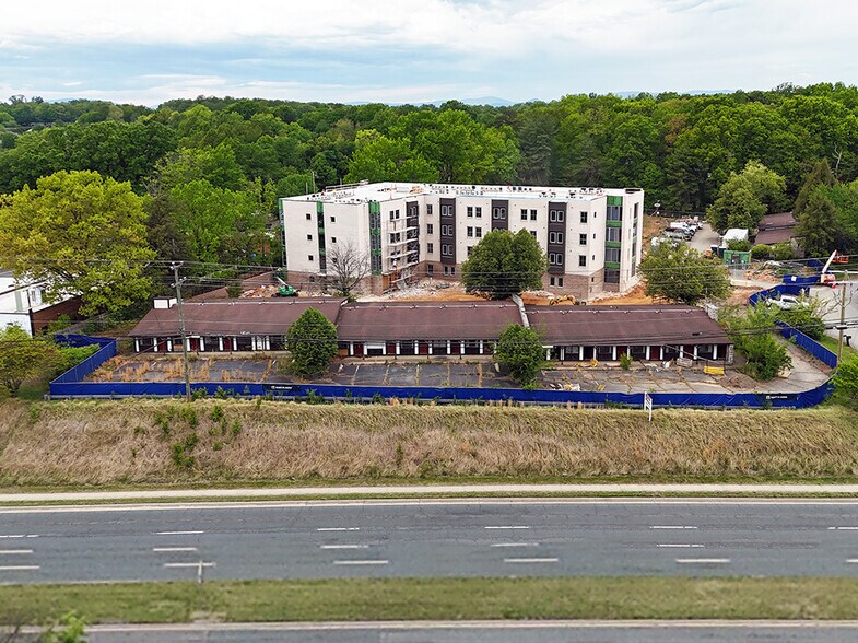 405 Premier Cir, Charlottesville, VA à vendre - Photo de l’immeuble – Image 2 sur 4