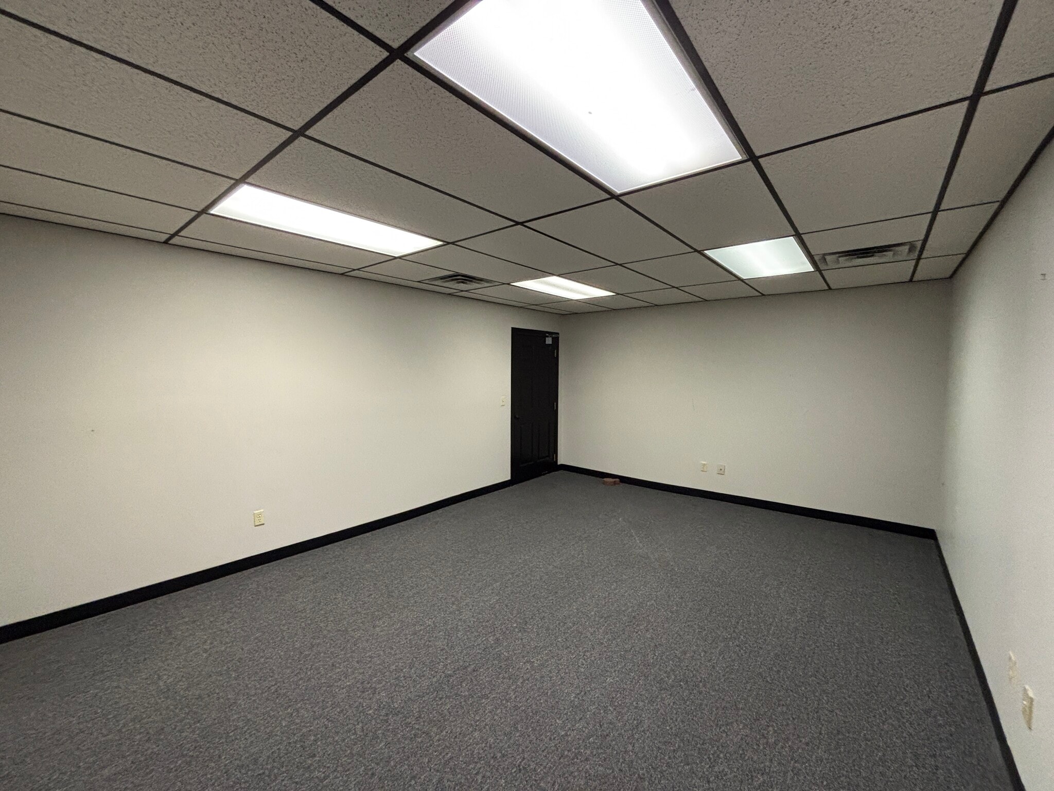 40 Monument Sq, Urbana, OH à louer Photo intérieure– Image 1 sur 7