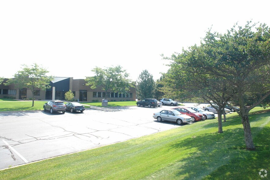 7615 Golden Triangle Dr, Eden Prairie, MN à louer - Photo de l’immeuble – Image 3 sur 9