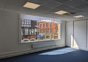 High St, Redhill à louer Photo intérieure– Image 1 sur 2