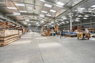 15 Rue D'Anjou, Saint-Quentin-Fallavier à louer Photo de l’immeuble– Image 2 sur 9