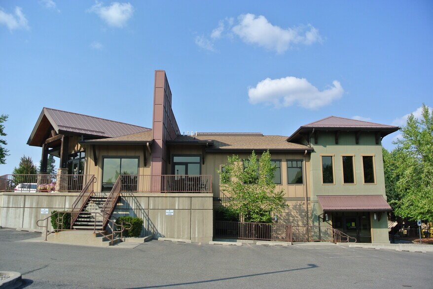8680 N Wayne Dr, Hayden, ID à vendre - Photo de l’immeuble – Image 2 sur 14