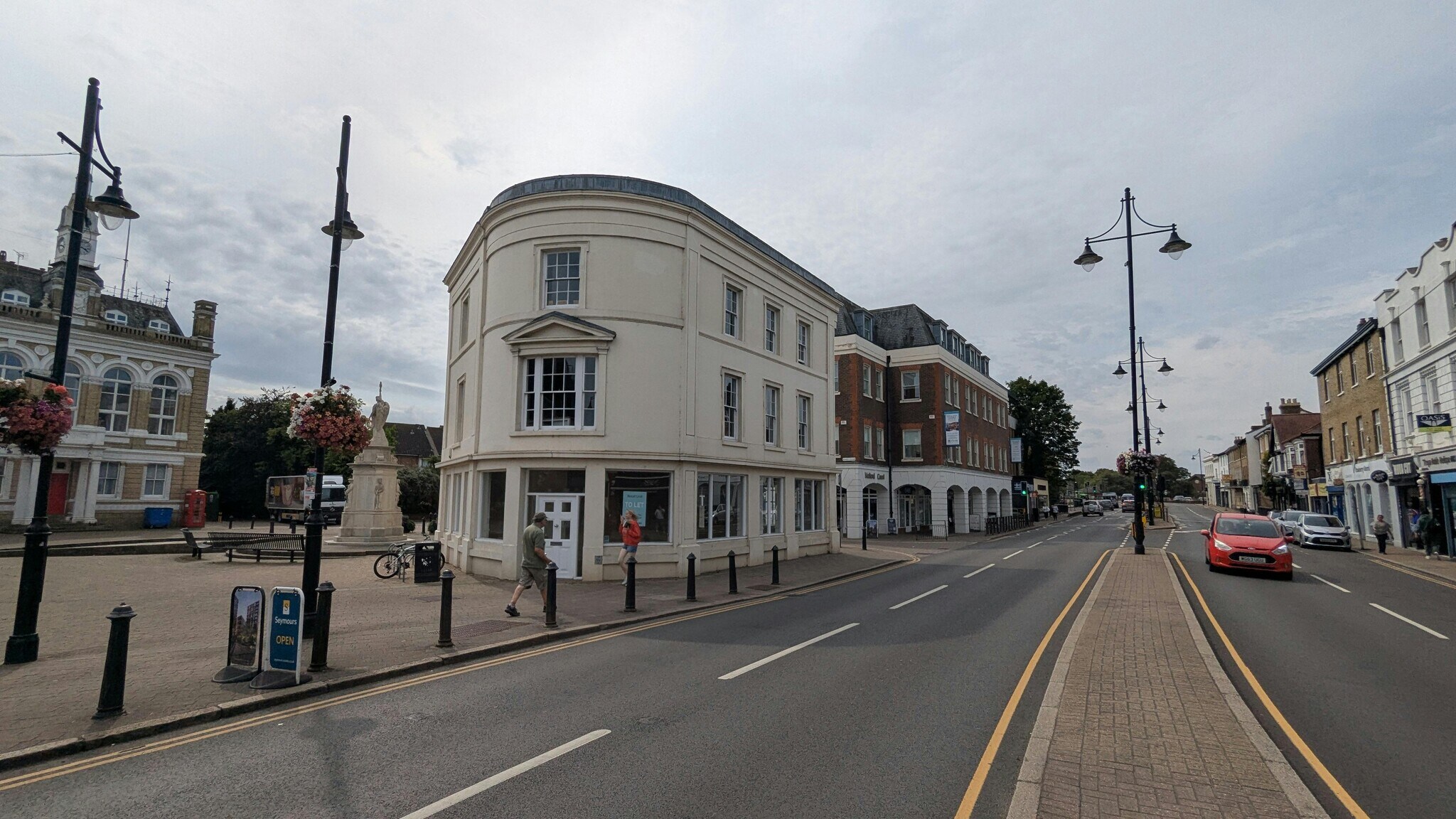 2 Clarence St, Staines-Upon-Thames à louer Photo de l’immeuble– Image 1 sur 9
