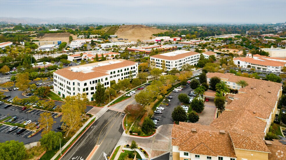24025 Park Sorrento, Calabasas, CA à louer - Aérien – Image 2 sur 12