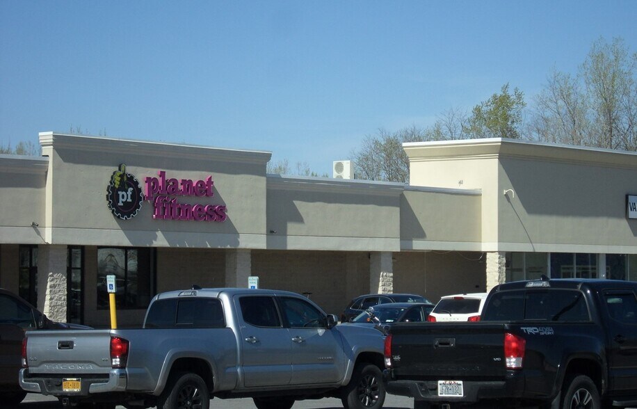 293 State Route 104, Oswego, NY à louer - Photo de l’immeuble – Image 2 sur 5