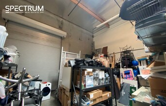 26450 Ruether Ave, Santa Clarita, CA à louer Photo de l’immeuble– Image 1 sur 4