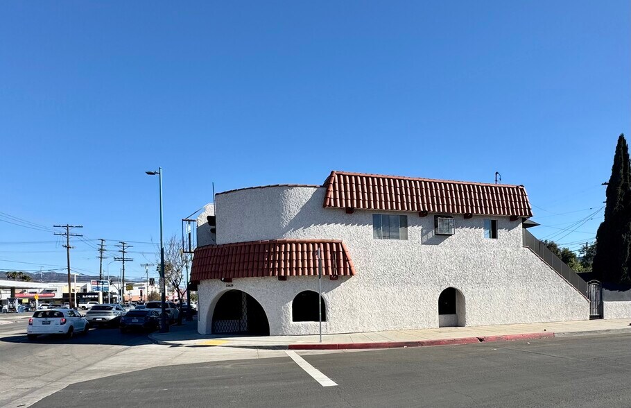 10626 Magnolia Blvd, North Hollywood, CA à vendre - Photo de l’immeuble – Image 3 sur 17