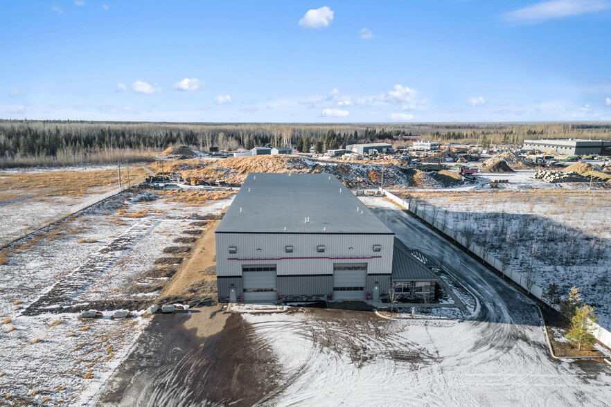 340 Robertson Rd, Fort McMurray, AB à louer - Photo de l’immeuble – Image 3 sur 5
